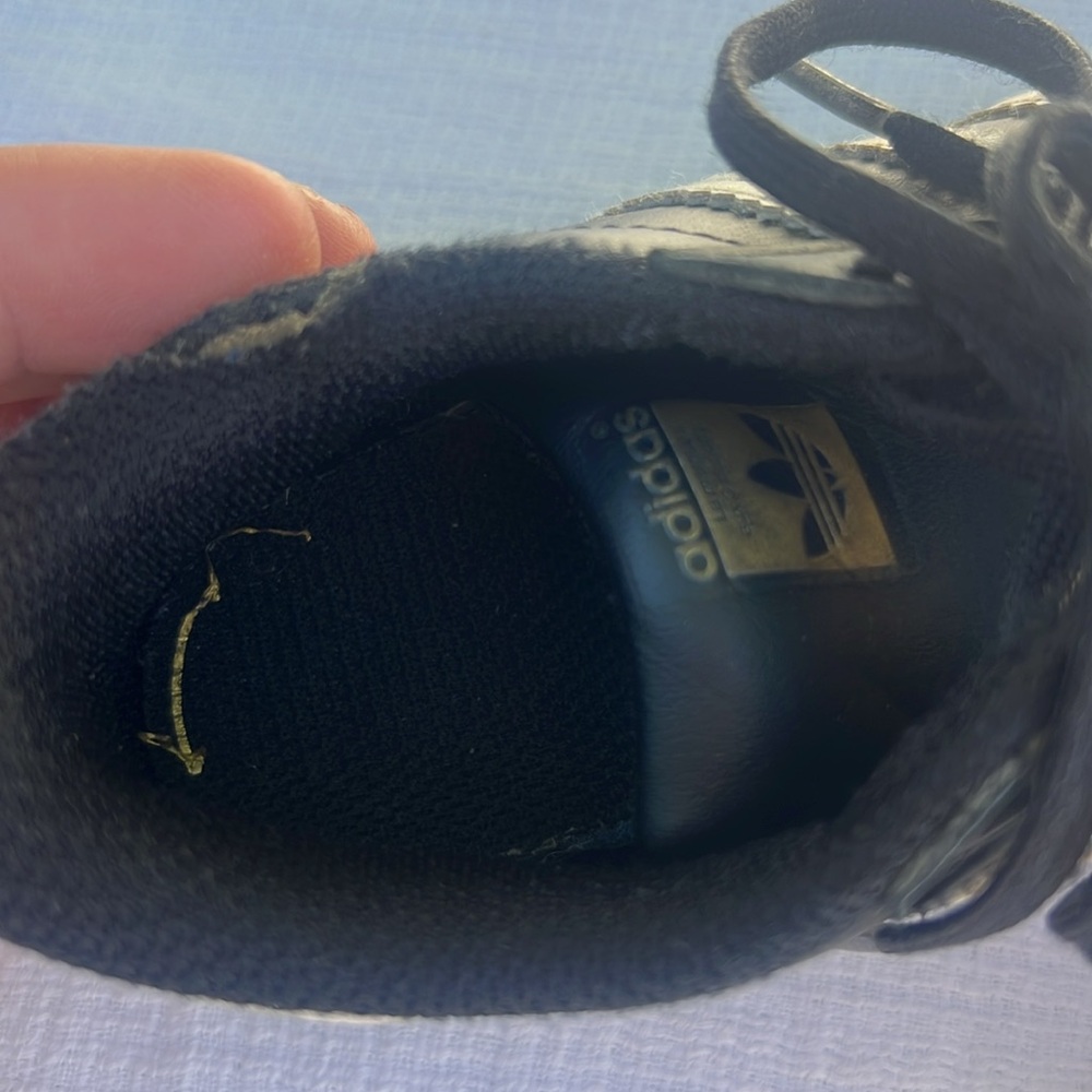 Adidas Kid's Black and White Trainers. Size 10 - Picture 12 of 15